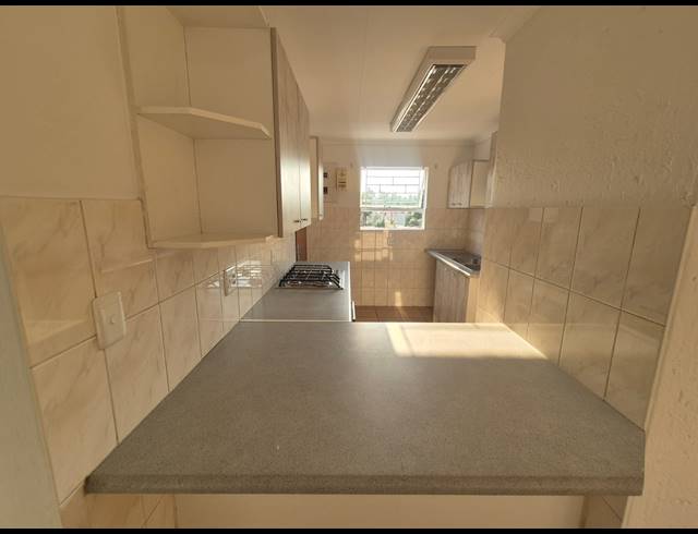 2 BEDROOM TOWNHOUSE FOR SALE IN VANDERBIJLPARK SE 3